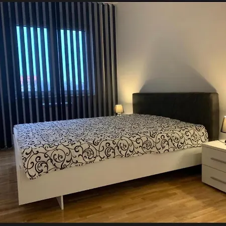 Royal Aprtamani Aviv Appartamento