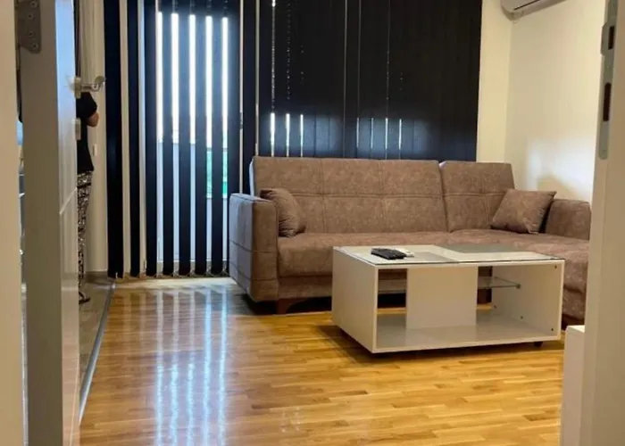 Royal Aprtamani Aviv Appartamento Pančevo